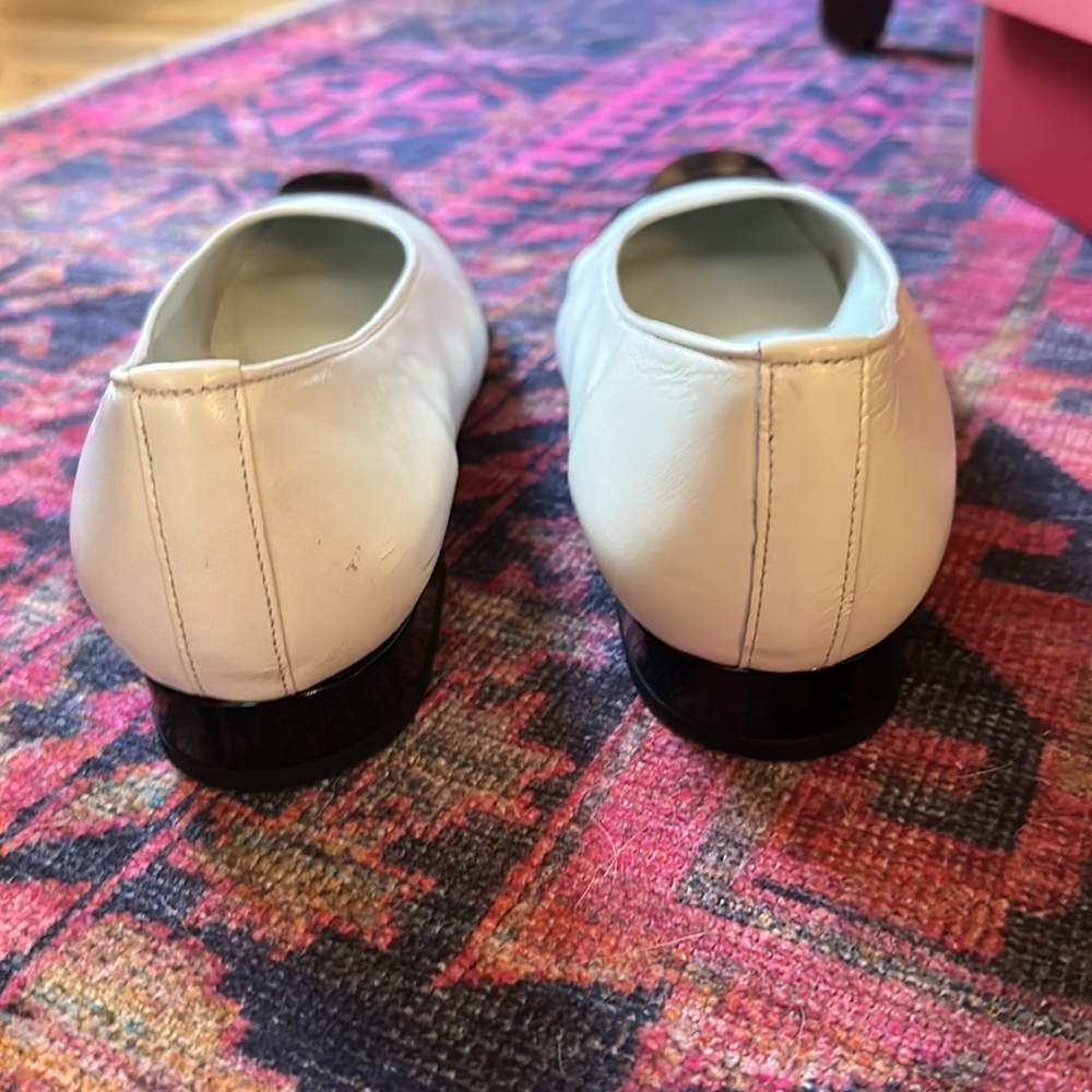 Van Eli White Leather Flats W/ Black Patent Leather W/ Box Size 9.5 Slim - Picture 5 of 10